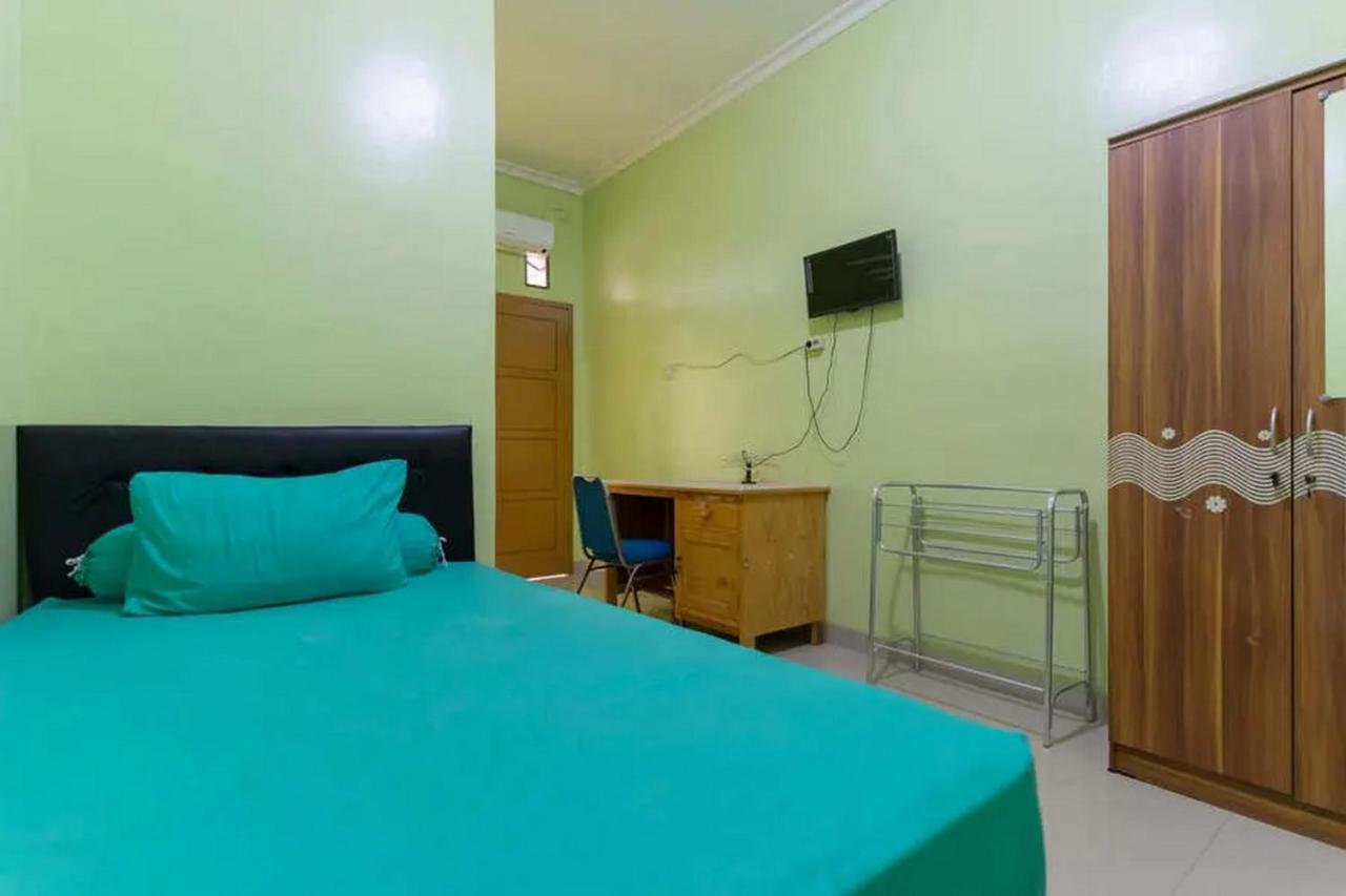 Kostawira Syariah Bintaro Mitra Reddoorz Hotel Mencil Exterior photo